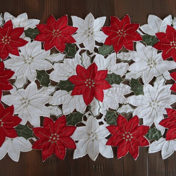 St Nicholas Square Christmas Poinsettia Cut-Out Centerpiece Mat Placemat - Picture 1 of 6
